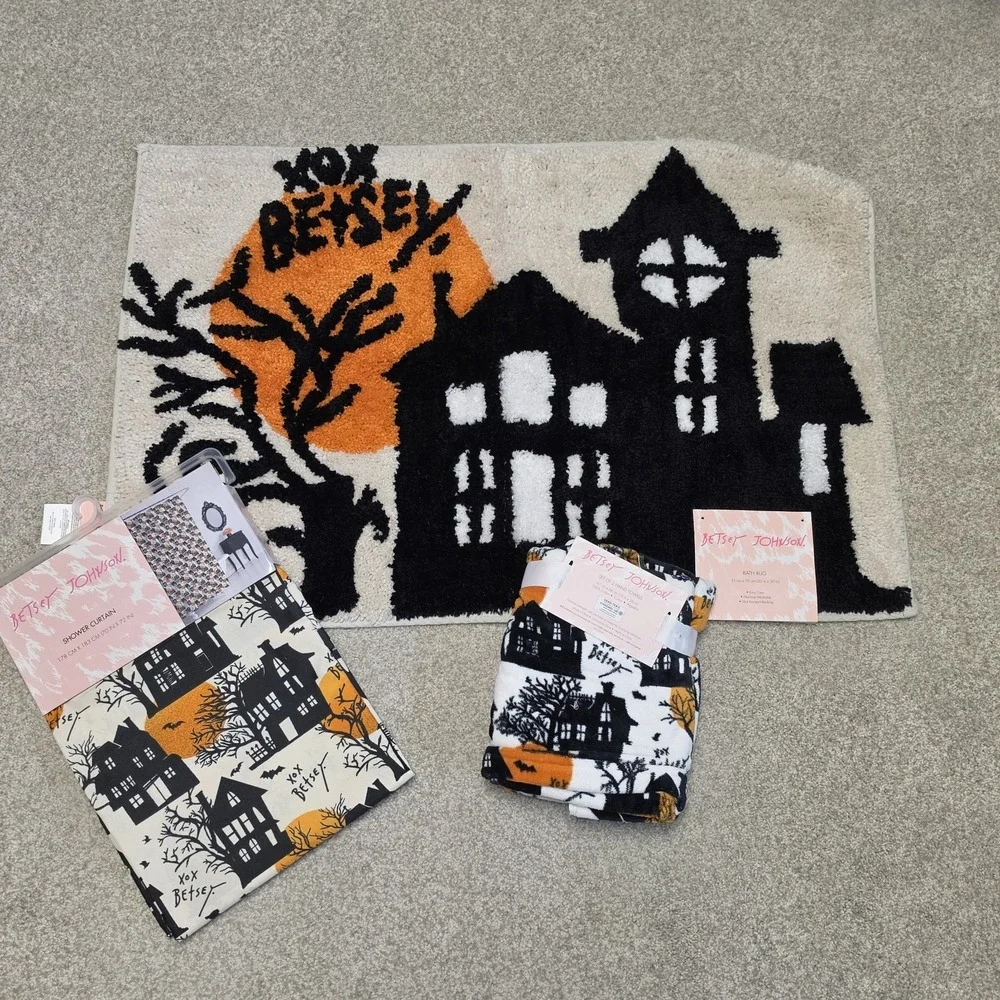 Betsey Johnson Halloween Bath Set Shower Curtain Rug Hand Towels Haunted House